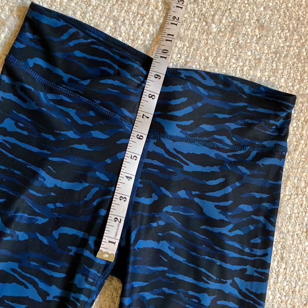 Fabletics Size Small Zebra Print Cropped Leggings - image 6
